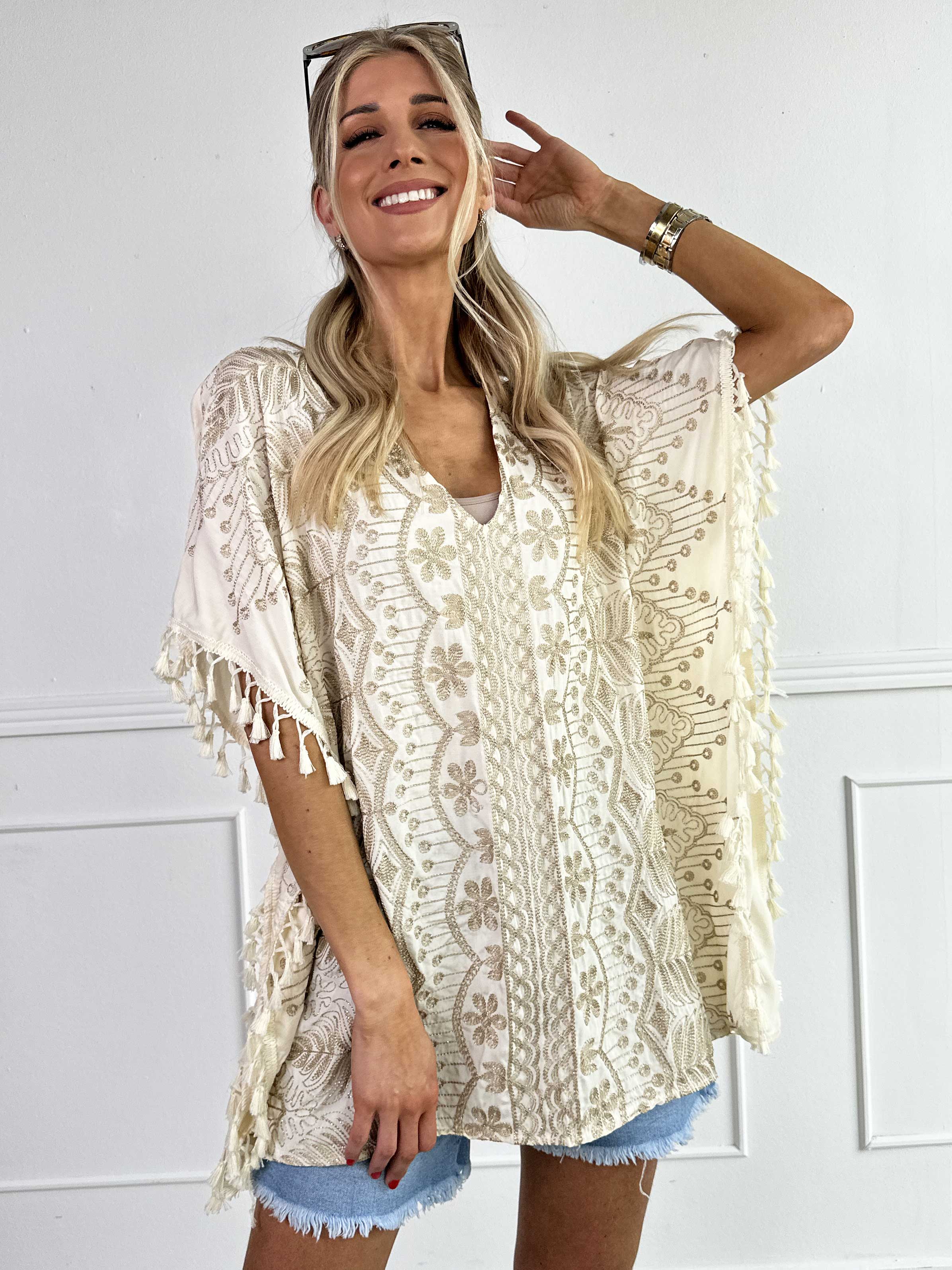 Aloha - Tunika i viskos med guldbroderi och tofsar